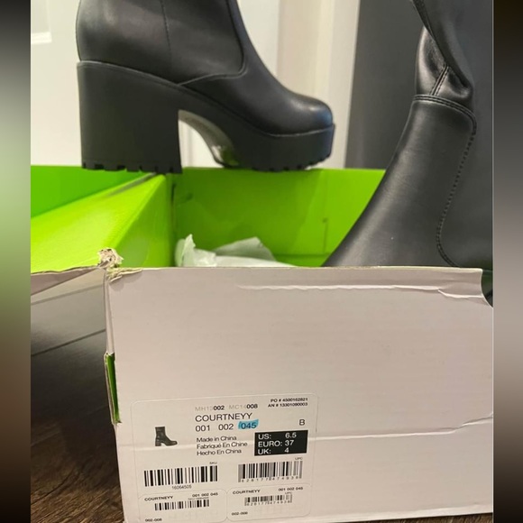 Boots - Picture 4 of 4